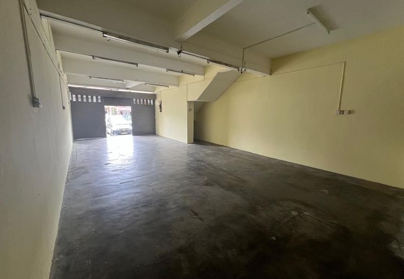 MENGLEMBU NEAR FALIM LAHAT JELAPANG SILIBIN SHOP LOT FOR SALE