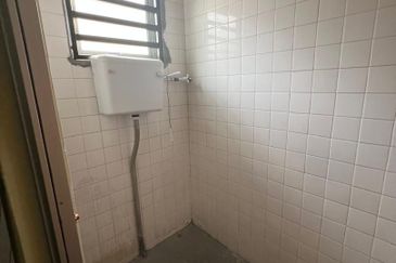 MENGLEMBU NEAR FALIM LAHAT JELAPANG SILIBIN SHOP LOT FOR SALE