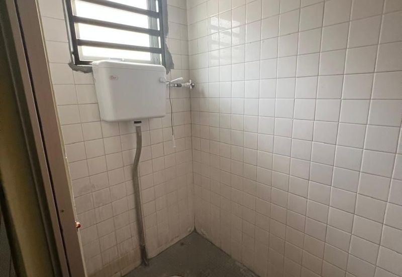 MENGLEMBU NEAR FALIM LAHAT JELAPANG SILIBIN SHOP LOT FOR SALE