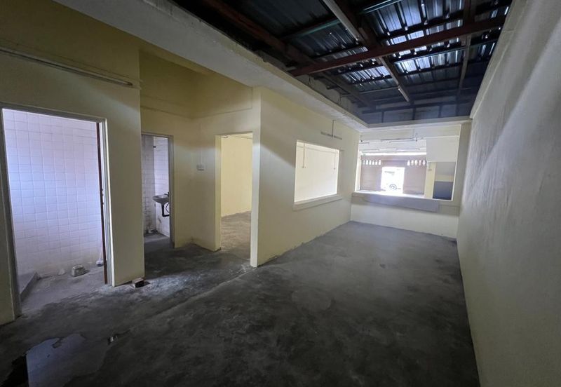 MENGLEMBU NEAR FALIM LAHAT JELAPANG SILIBIN SHOP LOT FOR SALE