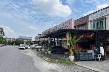 KLEBANG RESTU NEAR TASEK CHEMOR PERAK FREEHOLD SUPER LONG DOUBLE STOREY SHOP FOR SALE