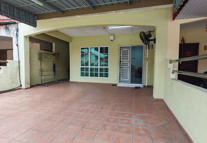 Panorama Lapangan Perdana