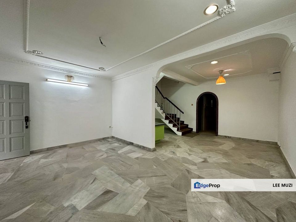 TAMAN CEMPAKA IPOH NEAR GREENTOWN IPOH TOWN AREA GOOD CONDITION DOUBLE STOREY HOUSE FOR SALE, Perak, Ipoh