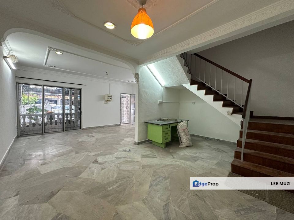 TAMAN CEMPAKA IPOH NEAR GREENTOWN IPOH TOWN AREA GOOD CONDITION DOUBLE STOREY HOUSE FOR SALE, Perak, Ipoh