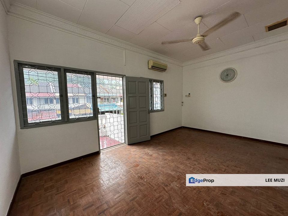 TAMAN CEMPAKA IPOH NEAR GREENTOWN IPOH TOWN AREA GOOD CONDITION DOUBLE STOREY HOUSE FOR SALE, Perak, Ipoh