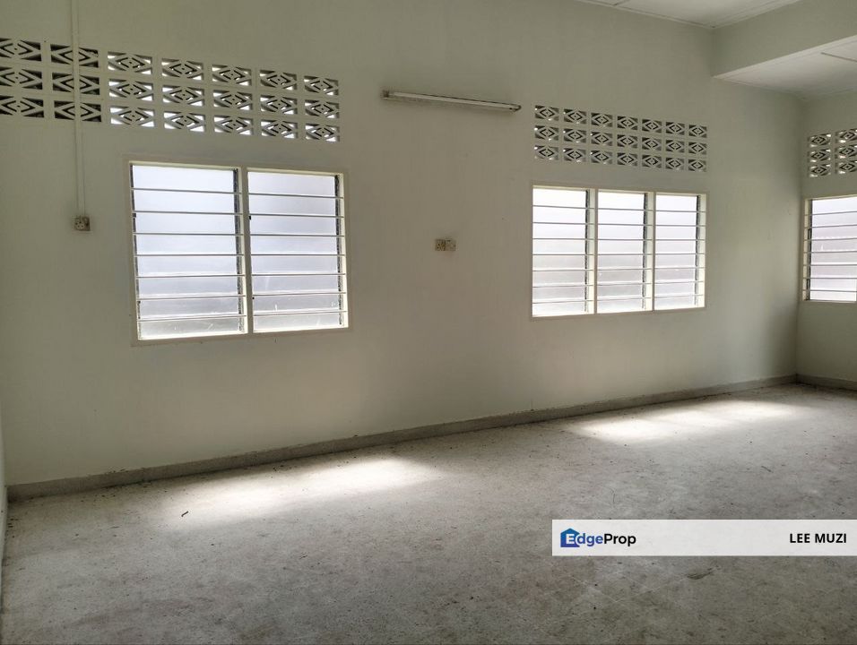 TAIPING NEAR KAMUNTING TAIPING TOWN PERAK FREEHOLD HUGE LAND NEW PAINTED SINGLE STOREY BUNGALOW FOR SALE, Perak, Taiping