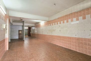 MENGLEMBU NEAR BUKIT MERAH FACING MAIN ROAD FREE PARKING SPACE FACTORY SHOP FOR SALE