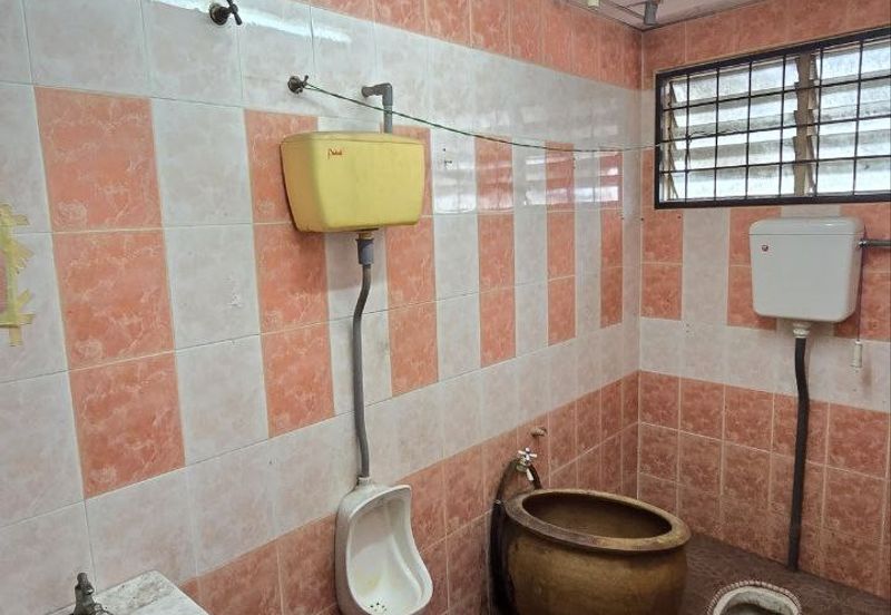 MENGLEMBU NEAR BUKIT MERAH FACING MAIN ROAD FREE PARKING SPACE FACTORY SHOP FOR SALE