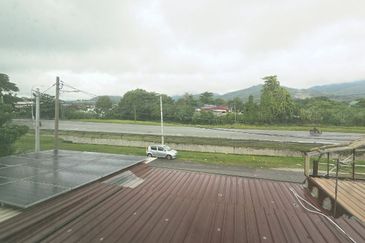 MENGLEMBU NEAR BUKIT MERAH FACING MAIN ROAD FREE PARKING SPACE FACTORY SHOP FOR SALE