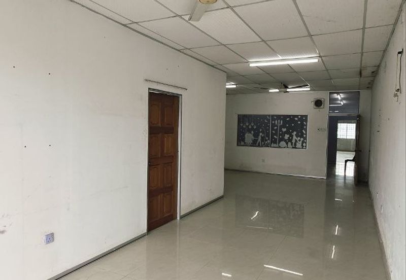 MENGLEMBU NEAR BUKIT MERAH FACING MAIN ROAD FREE PARKING SPACE FACTORY SHOP FOR SALE