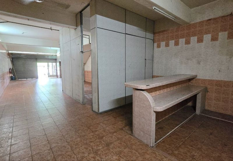 MENGLEMBU NEAR BUKIT MERAH FACING MAIN ROAD FREE PARKING SPACE FACTORY SHOP FOR SALE