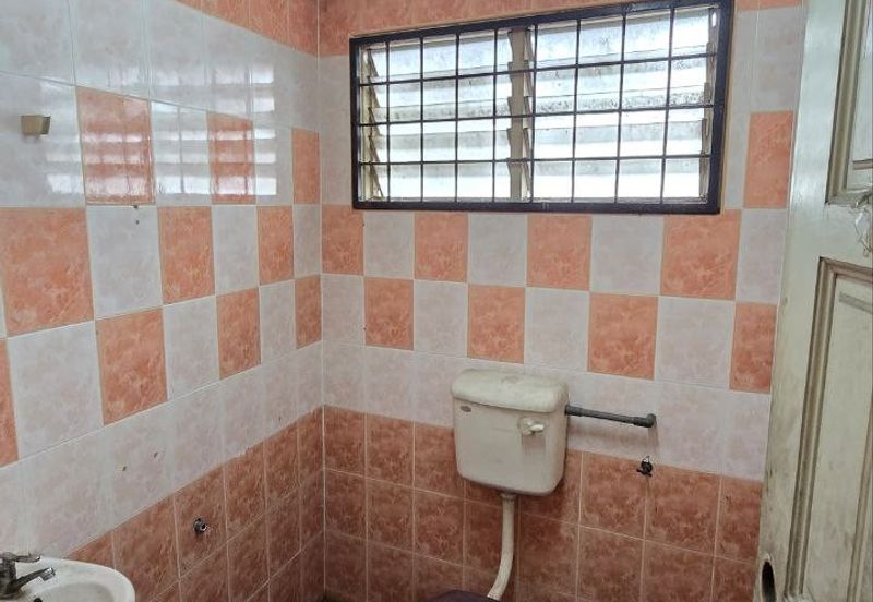 MENGLEMBU NEAR BUKIT MERAH FACING MAIN ROAD FREE PARKING SPACE FACTORY SHOP FOR SALE