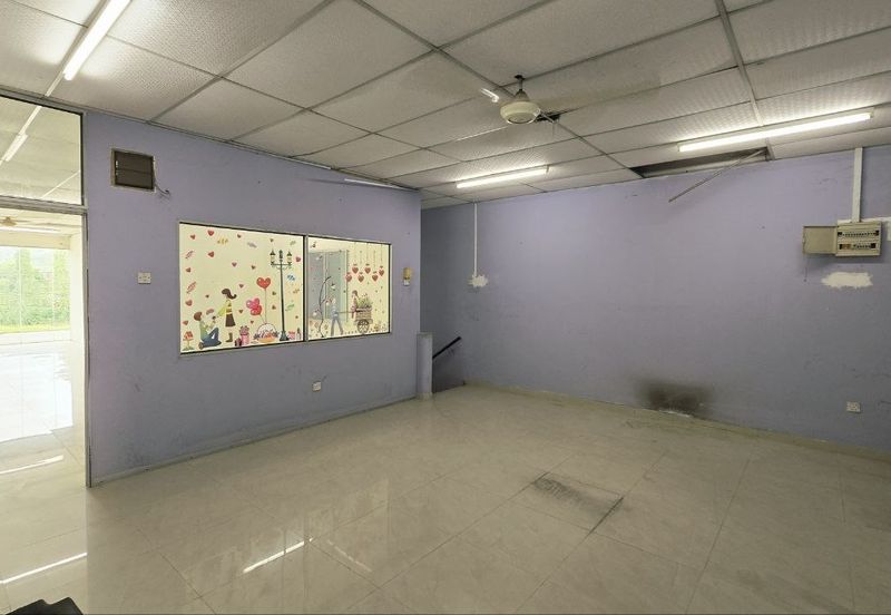 MENGLEMBU NEAR BUKIT MERAH FACING MAIN ROAD FREE PARKING SPACE FACTORY SHOP FOR SALE