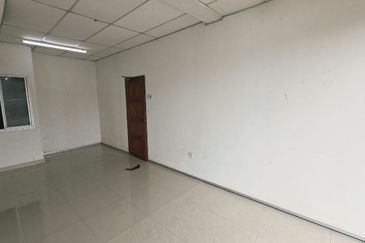 MENGLEMBU NEAR BUKIT MERAH FACING MAIN ROAD FREE PARKING SPACE FACTORY SHOP FOR SALE