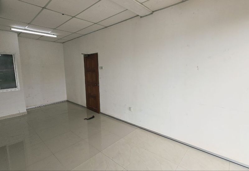 MENGLEMBU NEAR BUKIT MERAH FACING MAIN ROAD FREE PARKING SPACE FACTORY SHOP FOR SALE