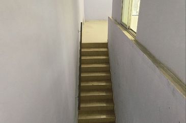 MENGLEMBU NEAR BUKIT MERAH FACING MAIN ROAD FREE PARKING SPACE FACTORY SHOP FOR SALE