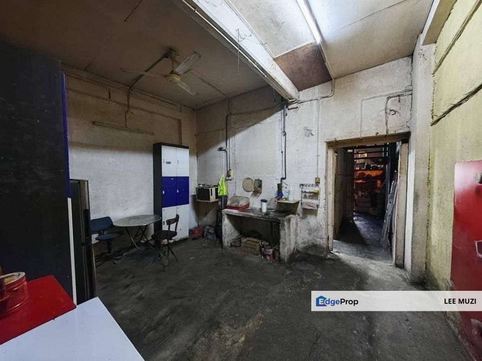 IPOH OLD TOWN NEAR TOURIST AREA FREEHOLD 3 ADJOINING PRE WAR SHOPLOT FOR SALE, Perak, Ipoh