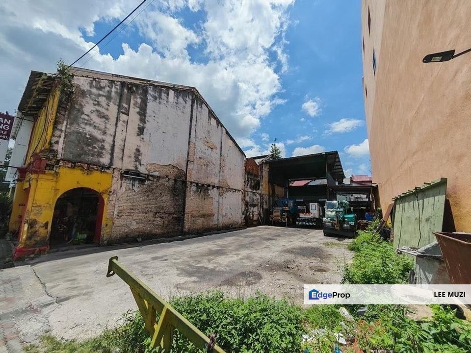 IPOH OLD TOWN NEAR TOURIST AREA FREEHOLD 3 ADJOINING PRE WAR SHOPLOT FOR SALE, Perak, Ipoh