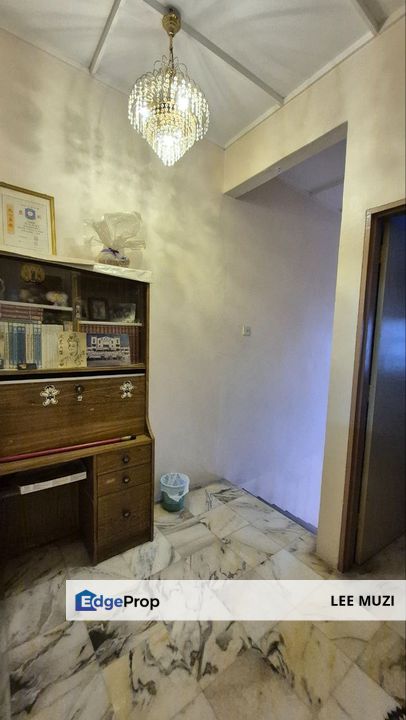 TAMAN CEMPAKA IPOH TOWN RENOVATED EXTENDED WELL MAINTAIN DOUBLE STOREY TERRACE HOUSE FOR SALE, Perak, Ipoh