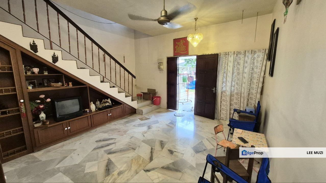 TAMAN CEMPAKA IPOH TOWN RENOVATED EXTENDED WELL MAINTAIN DOUBLE STOREY TERRACE HOUSE FOR SALE, Perak, Ipoh