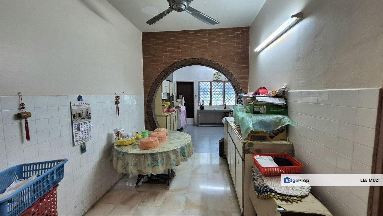 TAMAN CEMPAKA IPOH TOWN RENOVATED EXTENDED WELL MAINTAIN DOUBLE STOREY TERRACE HOUSE FOR SALE, Perak, Ipoh