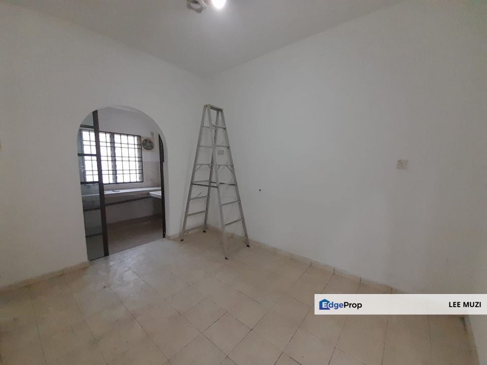 PENGKALAN PEGOH FACING FIELD GOOD CONDITION DOUBLE STOREY TERRACE HOUSE FOR SALE, Perak, Ipoh