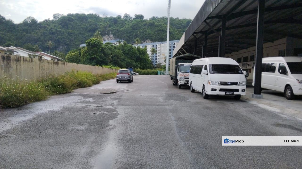 Jalan Kuala Kangsar ipoh commercial land with building 100amp electric For rent, Perak, Ipoh