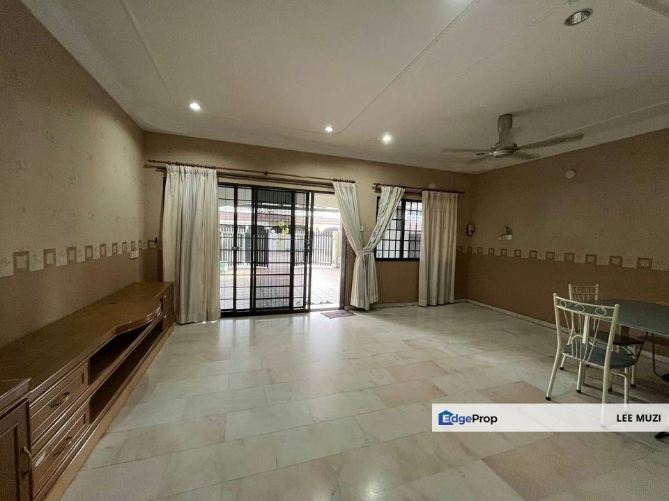IPOH CANNING GARDEN PARTIAL FURNISHED EXTENDED DOUBLE STOREY TERRACE HOUSE FOR SALE, Perak, Ipoh