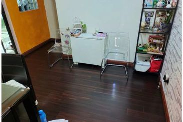 Rumah Pangsa Kayu Ara