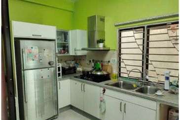 Rumah Pangsa Kayu Ara