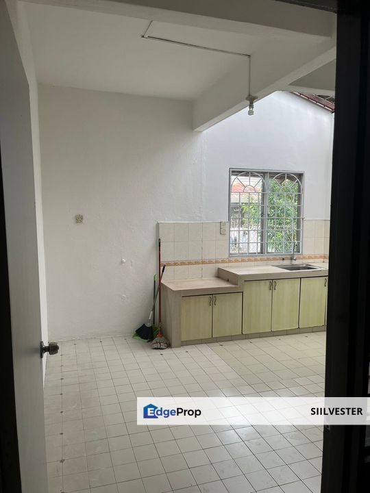 USJ 4 2025 sqft 4B 3B Freehold RM 1,000,000, Selangor, USJ