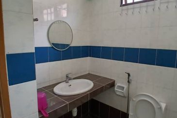 Jalan Mutiara Emas 3/8