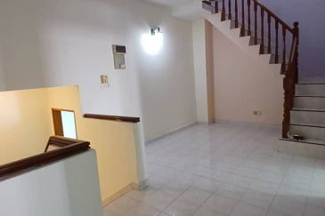 Jalan Mutiara Emas 3/8