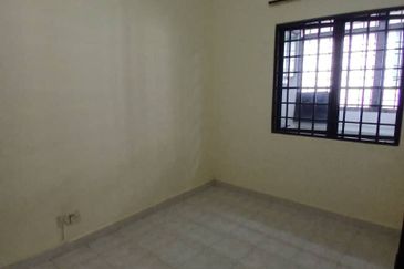 Jalan Mutiara Emas 3/8