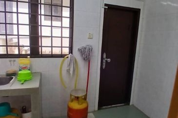 Jalan Mutiara Emas 3/8