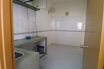 Jalan Mutiara Emas 3/8