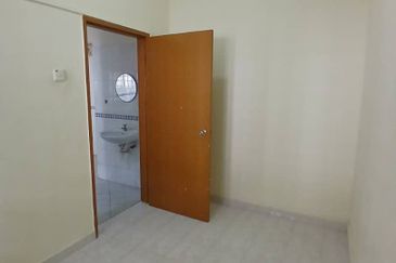 Jalan Mutiara Emas 3/8