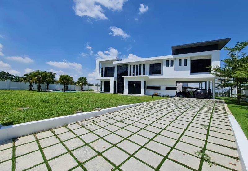 The Country Residency