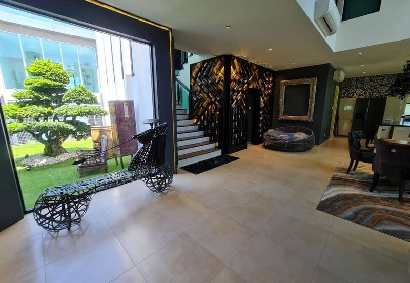 The Country Residency