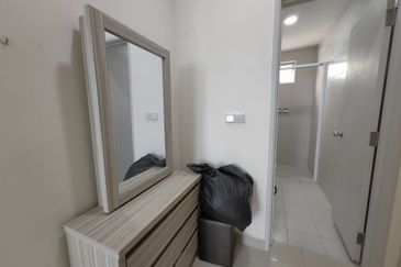 Meridin Bayvue Apartment