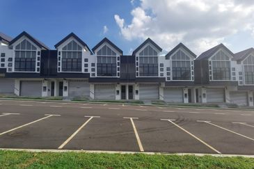 Ixora Park City @ Meridin East Double Storey Shoplot for Rent