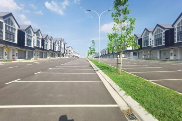 Ixora Park City @ Meridin East Double Storey Shoplot for Rent