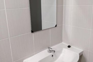 Meridin Bayvue Apartment