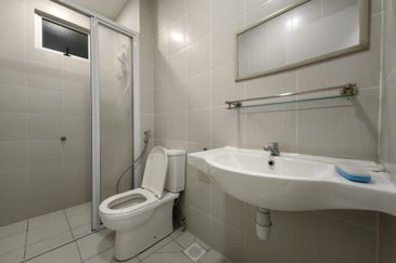 Meridin Bayvue Apartment