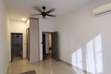 Meridin Bayvue Apartment