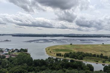 Meridin Bayvue Apartment