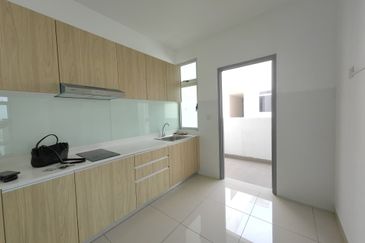 Meridin Bayvue Apartment