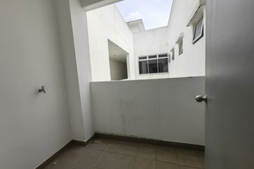 Meridin Bayvue Apartment