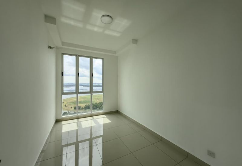 Meridin Bayvue Apartment