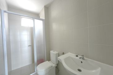 Meridin Bayvue Apartment